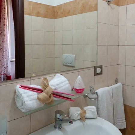 Isabel 4* Róma